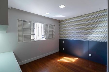 Casa à venda com 650m², 5 quartos e 4 vagas Casa à venda com 650m², 5 quartos e 4 vagasQuarto 2