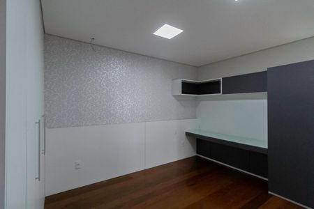 Casa à venda com 650m², 5 quartos e 4 vagas Casa à venda com 650m², 5 quartos e 4 vagasSuíte 1