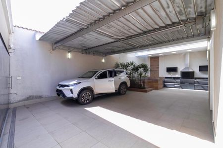 Casa à venda com 650m², 5 quartos e 4 vagas Casa à venda com 650m², 5 quartos e 4 vagasGaragem