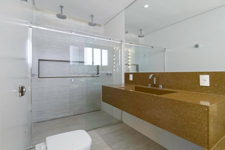 Casa à venda com 650m², 5 quartos e 4 vagas Casa à venda com 650m², 5 quartos e 4 vagasBanheiro da suíte 2