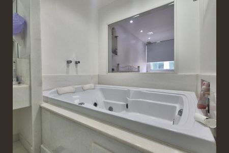 Apartamento à venda com 420m², 3 quartos e 3 vagasBanheiro da Suíte 1