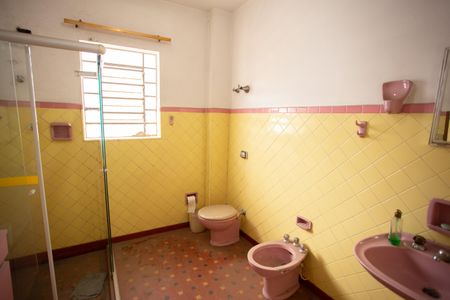 Casa à venda com 600m², 3 quartos e 2 vagasBanheiro