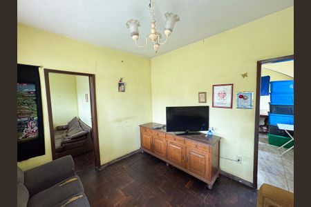 Casa à venda com 330m², 3 quartos e 2 vagasSala