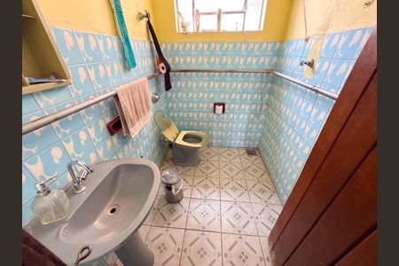 Casa à venda com 330m², 3 quartos e 2 vagasBanheiro