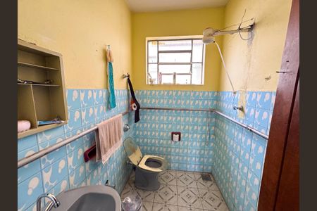 Casa à venda com 330m², 3 quartos e 2 vagasBanheiro