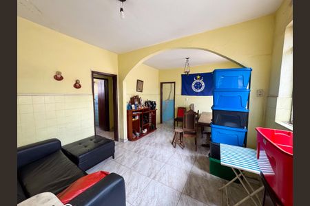 Casa à venda com 330m², 3 quartos e 2 vagasSala