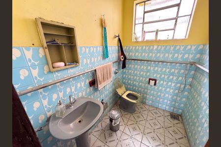 Casa à venda com 330m², 3 quartos e 2 vagasBanheiro