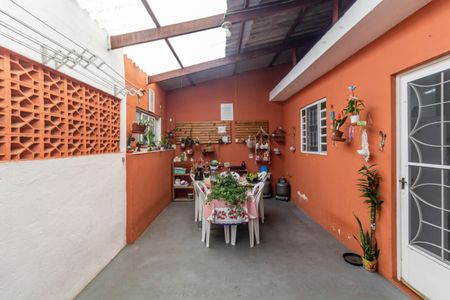 Casa à venda com 120m², 2 quartos e 2 vagasQuintal