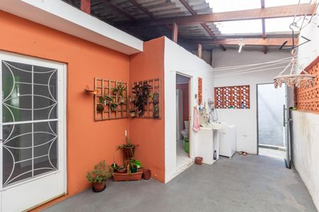 Casa à venda com 120m², 2 quartos e 2 vagasQuintal