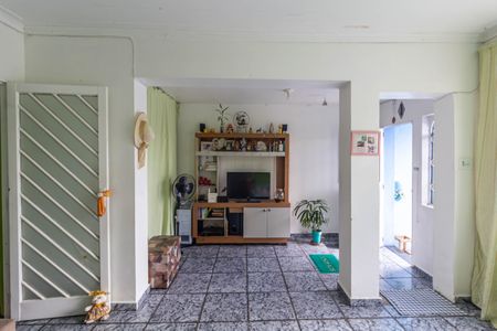 Casa à venda com 120m², 2 quartos e 2 vagasSala