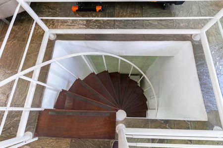 Apartamento à venda com 175m², 4 quartos e 2 vagasEscada