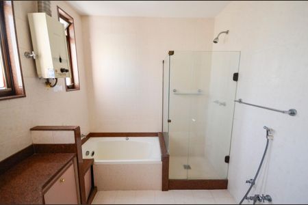 Casa à venda com 180m², 3 quartos e 1 vagaBanheiro 2