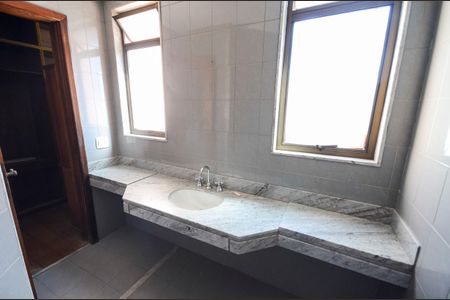 Casa à venda com 180m², 3 quartos e 1 vagaBanheiro da Suíte