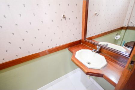 Casa à venda com 180m², 3 quartos e 1 vagaLavabo