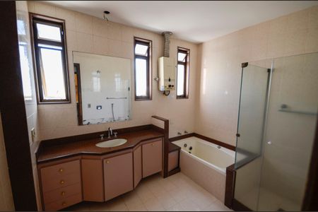 Casa à venda com 180m², 3 quartos e 1 vagaBanheiro 2