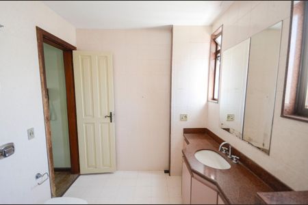 Casa à venda com 180m², 3 quartos e 1 vagaBanheiro 2