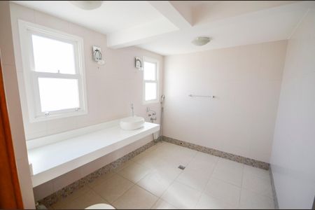 Casa à venda com 180m², 3 quartos e 1 vagaBanheiro 1