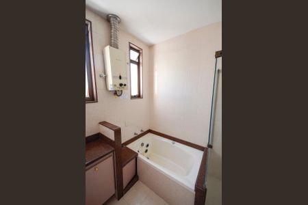 Casa à venda com 180m², 3 quartos e 1 vagaBanheiro 2