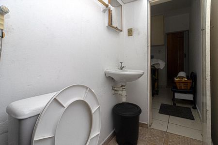 Casa à venda com 690m², 6 quartos e 8 vagasBanheiro  (Casa 2)