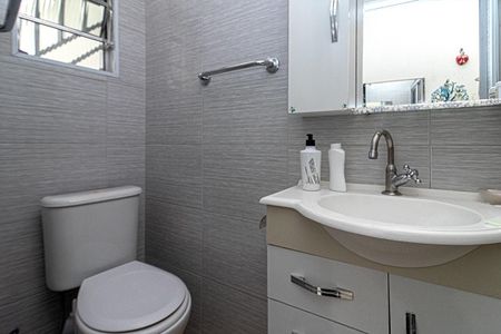 Casa à venda com 690m², 6 quartos e 8 vagasBanheiro (Casa 3) 