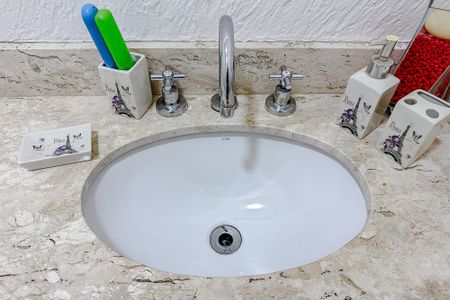 Casa de condomínio à venda com 200m², 3 quartos e 4 vagasBanheiro da Suíte