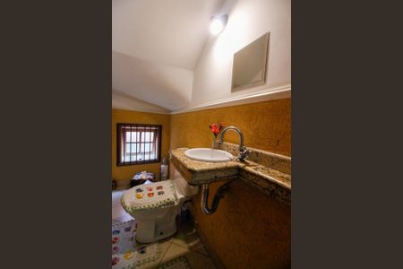 Casa de condomínio à venda com 205m², 3 quartos e 3 vagasLavabo