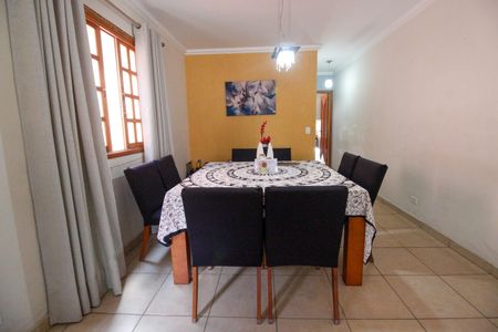 Casa de condomínio à venda com 205m², 3 quartos e 3 vagasSala