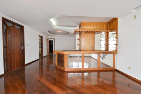 Apartamento à venda com 175m², 4 quartos e 3 vagas Apartamento à venda com 175m², 4 quartos e 3 vagasSala