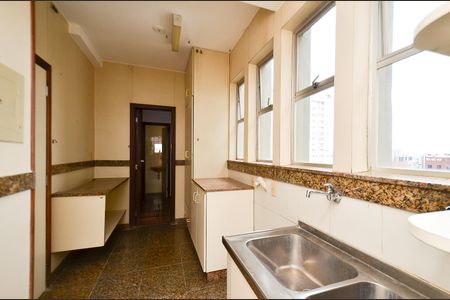 Apartamento à venda com 175m², 4 quartos e 3 vagas Apartamento à venda com 175m², 4 quartos e 3 vagasÁrea de Serviço