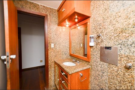 Apartamento à venda com 175m², 4 quartos e 3 vagas Apartamento à venda com 175m², 4 quartos e 3 vagasBanheiro Social