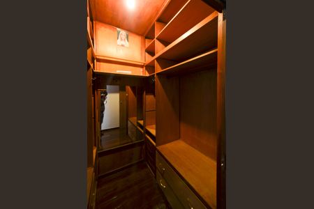 Apartamento à venda com 175m², 4 quartos e 3 vagas Apartamento à venda com 175m², 4 quartos e 3 vagasCloset da Suíte