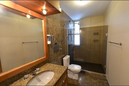 Apartamento à venda com 175m², 4 quartos e 3 vagas Apartamento à venda com 175m², 4 quartos e 3 vagasBanheiro Social