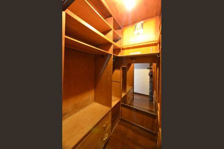 Apartamento à venda com 175m², 4 quartos e 3 vagas Apartamento à venda com 175m², 4 quartos e 3 vagasCloset da Suíte