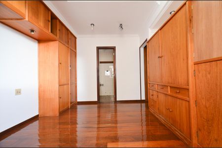 Apartamento à venda com 175m², 4 quartos e 3 vagas Apartamento à venda com 175m², 4 quartos e 3 vagasSuíte