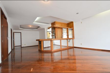 Apartamento à venda com 175m², 4 quartos e 3 vagas Apartamento à venda com 175m², 4 quartos e 3 vagasSala