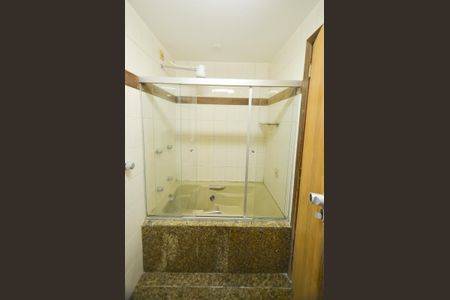 Apartamento à venda com 175m², 4 quartos e 3 vagas Apartamento à venda com 175m², 4 quartos e 3 vagasBanheiro da Suíte