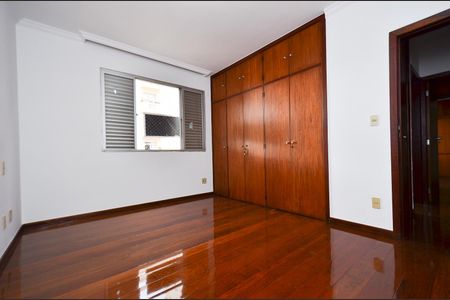 Apartamento à venda com 175m², 4 quartos e 3 vagas Apartamento à venda com 175m², 4 quartos e 3 vagasQuarto 2