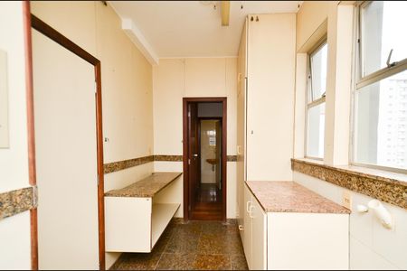 Apartamento à venda com 175m², 4 quartos e 3 vagas Apartamento à venda com 175m², 4 quartos e 3 vagasÁrea de Serviço