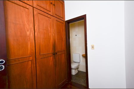 Apartamento à venda com 175m², 4 quartos e 3 vagas Apartamento à venda com 175m², 4 quartos e 3 vagasBanheiro de Serviço