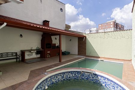 Casa à venda com 272m², 4 quartos e 2 vagasPiscina