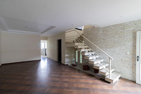 Casa à venda com 272m², 4 quartos e 2 vagasSala