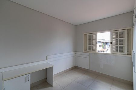 Casa à venda com 272m², 4 quartos e 2 vagasSuíte 2