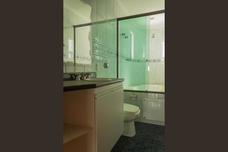 Casa à venda com 349m², 4 quartos e 6 vagas Casa à venda com 349m², 4 quartos e 6 vagasBanheiro