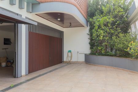 Casa à venda com 349m², 4 quartos e 6 vagas Casa à venda com 349m², 4 quartos e 6 vagasGaragem