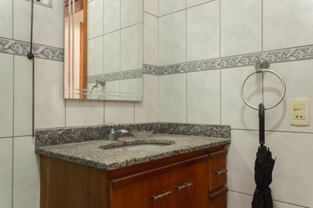 Casa à venda com 349m², 4 quartos e 6 vagas Casa à venda com 349m², 4 quartos e 6 vagasSauna - Banheiro