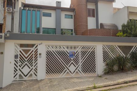 Casa à venda com 349m², 4 quartos e 6 vagas Casa à venda com 349m², 4 quartos e 6 vagasFachada