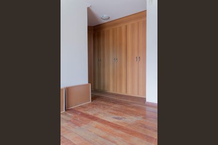 Casa à venda com 349m², 4 quartos e 6 vagas Casa à venda com 349m², 4 quartos e 6 vagasSuíte 1