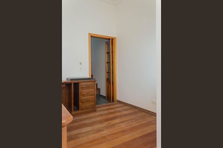 Casa à venda com 349m², 4 quartos e 6 vagas Casa à venda com 349m², 4 quartos e 6 vagasEscritório