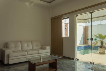 Casa à venda com 349m², 4 quartos e 6 vagas Casa à venda com 349m², 4 quartos e 6 vagasSala