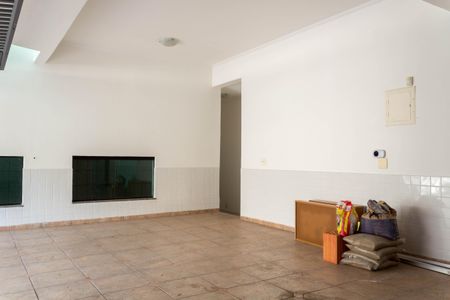 Casa à venda com 349m², 4 quartos e 6 vagas Casa à venda com 349m², 4 quartos e 6 vagasGaragem